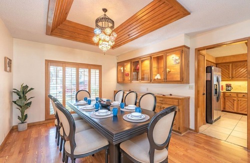 Vista Del Norte House | Beautiful Texas ranch house with Game Room, Private basketball court & Minigolf