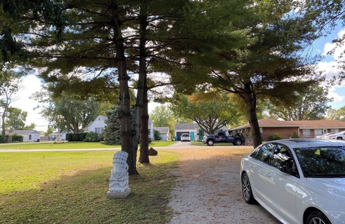 Jerome House | Beautiful three bedroom with AC and WiFi in Springfield