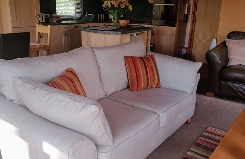Welton Cabin | Beautiful timber lodge, nestled in tranquil wildlife haven with mountain views.