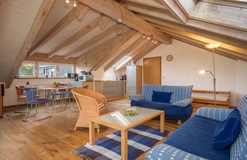 Nitzenweiler Apartment | Beautiful Top Floor Holiday Apartment "Schleinseeblick" with Lake View