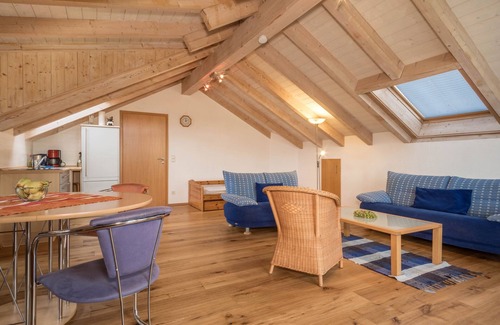 Nitzenweiler Apartment | Beautiful Top Floor Holiday Apartment "Schleinseeblick" with Lake View
