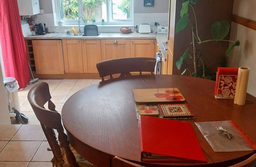 Glasgow House | Beautiful town house in Old Cathcart village only 15 minutes from city centre.