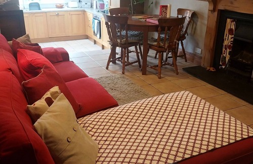 Glasgow House | Beautiful town house in Old Cathcart village only 15 minutes from city centre.