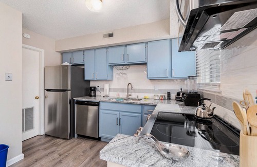 Lawrence House | Beautiful Townhome near KU and downtown