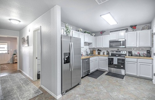 Killeen House | Beautiful Townhome with Hot Tub, Pool Table, and Fire Pit!!