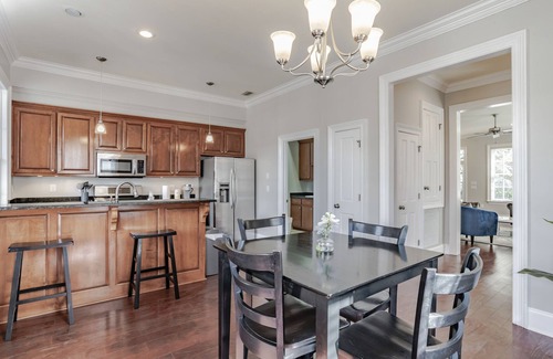 Central Business District House | Beautiful Townhouse at De Tonti Square