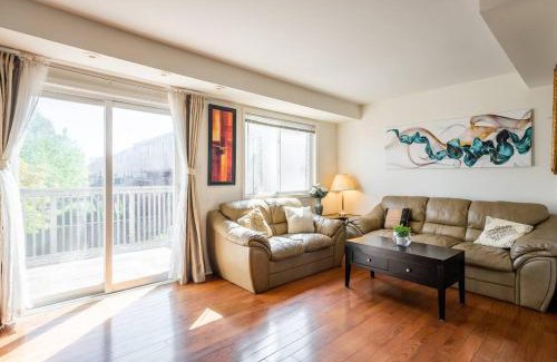Clairlea - Birchmount Apartment | Beautiful Townhouse In Toronto