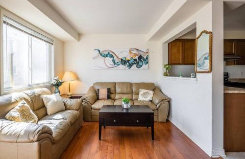 Clairlea - Birchmount Apartment | Beautiful Townhouse In Toronto
