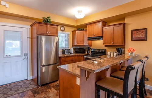Okanagan-Similkameen House | Beautiful Townhouse on the lake. Winter Snowbirds welcome please enquire.