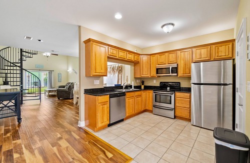 Sunset Pass House | Beautiful townhouse with community pool, hot tub, gym & private beach
