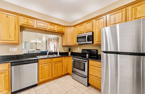 Sunset Pass House | Beautiful townhouse with community pool, hot tub, gym & private beach
