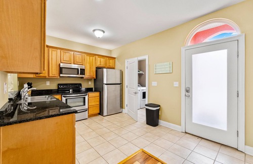 Sunset Pass House | Beautiful townhouse with community pool, hot tub, gym & private beach