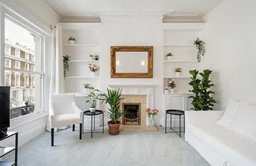 Chelsea Apartment | Beautiful Two Bedroom Maisonette in the heart of Chelsea
