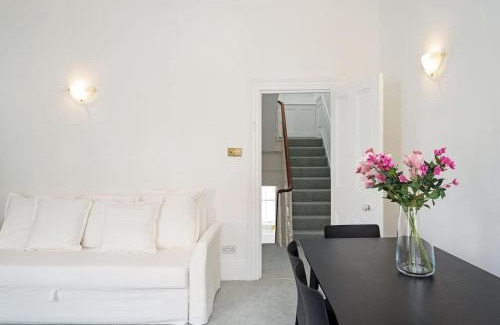 Chelsea Apartment | Beautiful Two Bedroom Maisonette in the heart of Chelsea