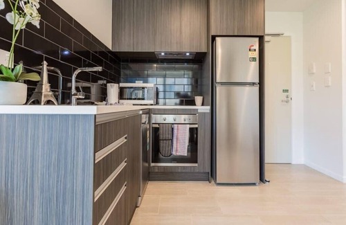Newton Apartment | Beautiful Two Bedroom Apartment next to Myers Park
