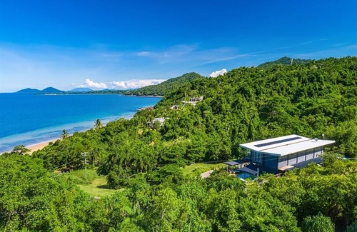 Garners Beach House | Beautiful Unique House with Pool and Incredible Sunrises and Sea Views.