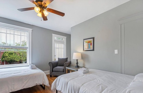 Shaw House | Beautiful Unit in Shaw Community! 2e