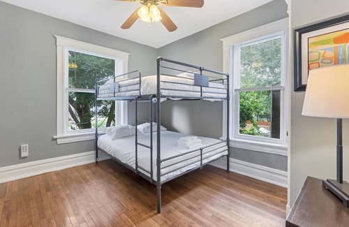 Shaw House | Beautiful Unit in Shaw Community! 2e