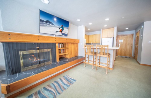 Lakeside Village Condo | Beautiful Unit with lake views and a free shuttle