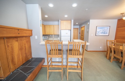 Lakeside Village Condo | Beautiful Unit with lake views and a free shuttle