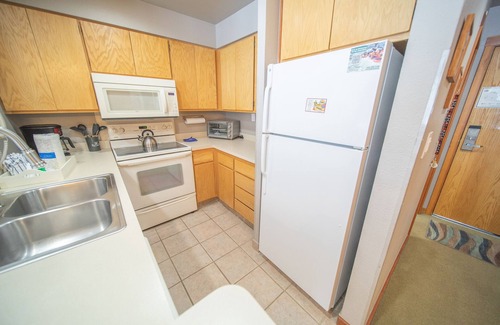 Lakeside Village Condo | Beautiful Unit with lake views and a free shuttle