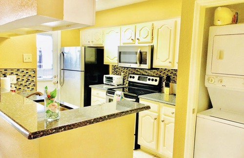 Far North Dallas House | BEAUTIFUL UPDATED 2bd/2.5ba GATED TOWNHOME! + POOL & LAKESIDE LIVING!
