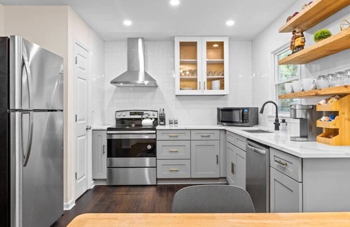 Westwood Hills House | Beautiful Updated Ranch + Fenced In Yard + Minutes to Plaza!