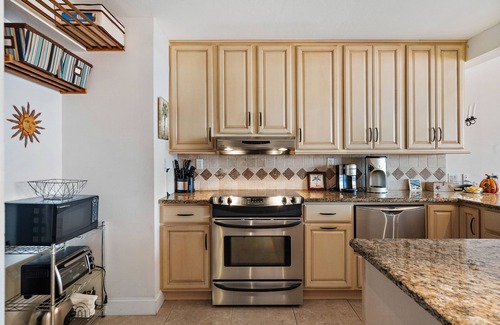 Isla del Sol Condo | Beautiful updated 3rd floor condo with open floor plan and lovely water views