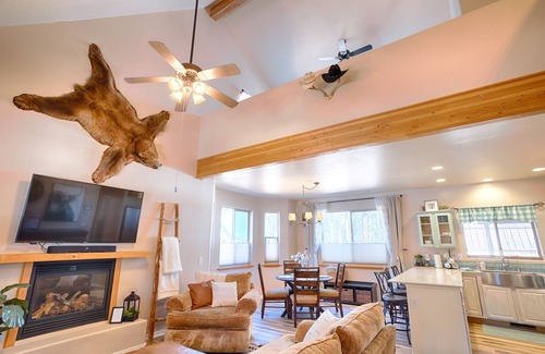 Pinetop House | Beautiful, upgraded home in the heart of Pinetop, Woodland Lake area