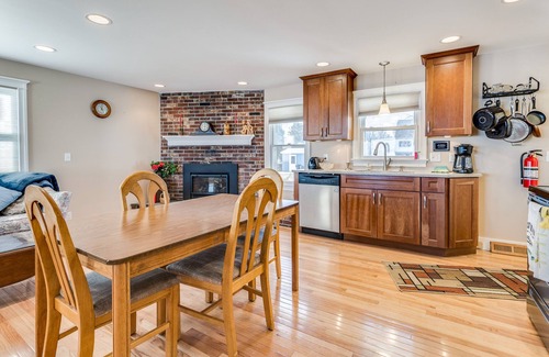 North Street House | Beautiful Desmond Beach Lakehouse