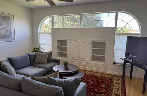 Spring Hill House | Beautiful vacation house on the hill