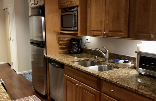 Vail Condo | Beautiful Vail Mountain View Condo with Shuttle to Skiing - sleeps 6! Simba Run