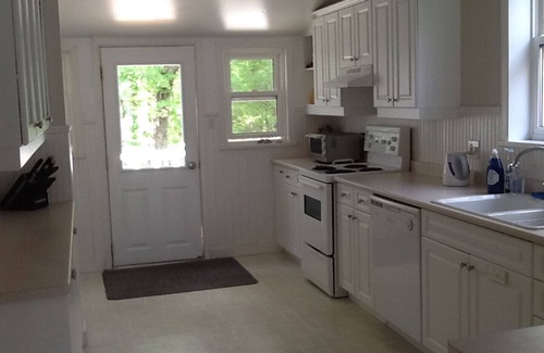 Elizabethtown-Kitley House | Beautiful Victorian Cottage with Fabulous view of St. Lawrence River