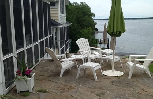 Elizabethtown-Kitley House | Beautiful Victorian Cottage with Fabulous view of St. Lawrence River