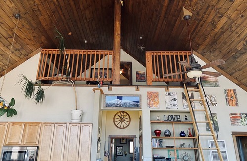Flagstaff House | Beautiful Views! Peaceful Tranquil Home near Grand Canyon, Skiing, Flagstaff!