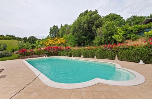 Belforte allʼIsauro Villa | Beautiful Villa in Belforte all'Isauro with Swimming Pool