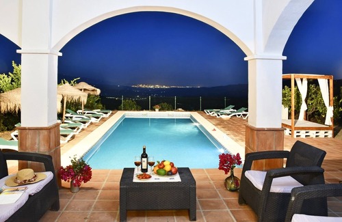 Cutar Villa | Beautiful Villa Botin, 9 Pers, Heated pool, Wifi, BBQ,Petfriendly, magnific view