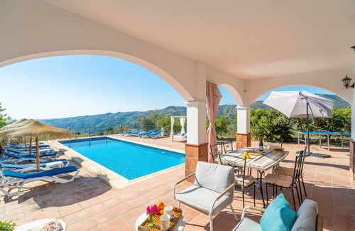 Cutar Villa | Beautiful Villa Botin, 9 Pers, Heated pool, Wifi, BBQ,Petfriendly, magnific view