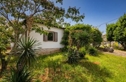 Kadumi Villa | Beautiful Villa Casa Theresa with grill in Porec