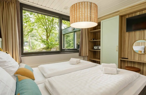 Heijen House | Beautiful villa for 4 guests with WIFI, pool, TV, terrace and parking