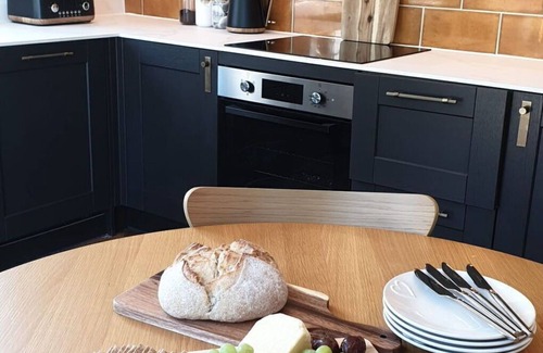 Howlett End House | Beautiful villa for 4 guests with WIFI, TV and terrace