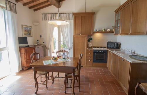 Magione Villa | Beautiful villa for 4 people with private pool, hot tub, A/C, WIFI, TV, patio and parking