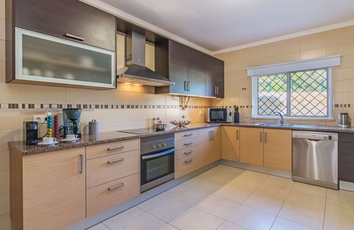 Monte Raposo House | Beautiful villa for 6 people with WIFI, pool, A/C, TV, terrace, panoramic view and parking