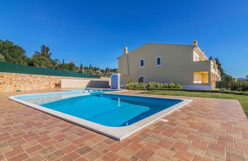 Monte Raposo House | Beautiful villa for 6 people with WIFI, pool, A/C, TV, terrace, panoramic view and parking