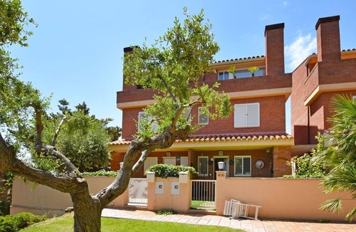 Tamarit House | Beautiful villa for 8 guests with A/C, pool, WIFI, TV and patio