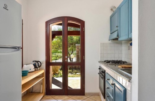 Villaggio delle Mimose Villa | Beautiful Villa, GINESTRE 1, sea view and 100 meters from the sea (Peppino rock