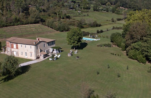 Vicopelago Villa | BEAUTIFUL VILLA IN HUGE GARDEN WITH SWIMMING POOL