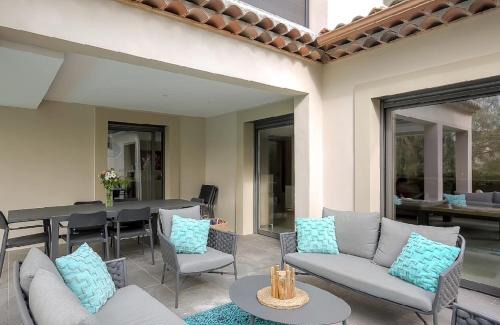 Mougins Villa | Beautiful Villa Mougins quiet heated pool