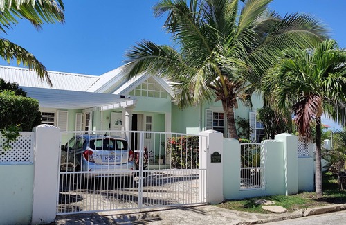 Apple Hall House | Beautiful Villa,Private Pool, Sun Terraces,Garden,Hi Speed Wi Fi, steps to beach