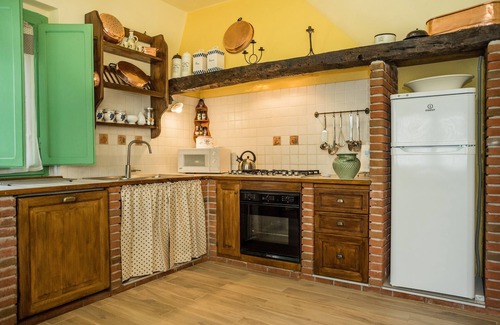 Camporgiano Villa | Beautiful villa, private pool WIFI gorgeous gardens & mountain views- peaceful!